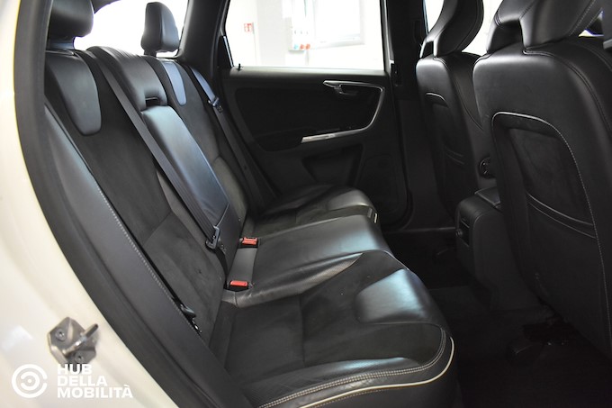 VOLVO XC60 D3 R-design Momentum